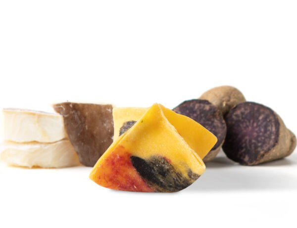 Ravioli shumëngjyrësh me merluc dhe patate viole