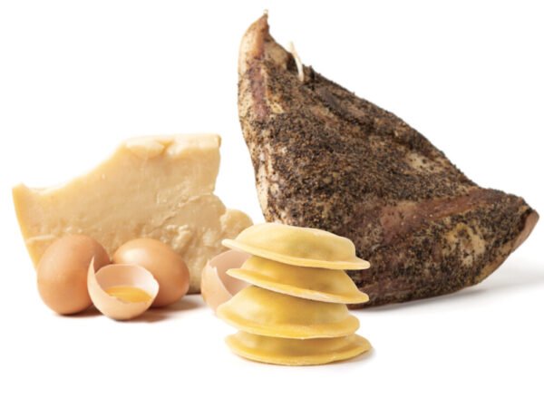 Raviolo me salcë Carbonara