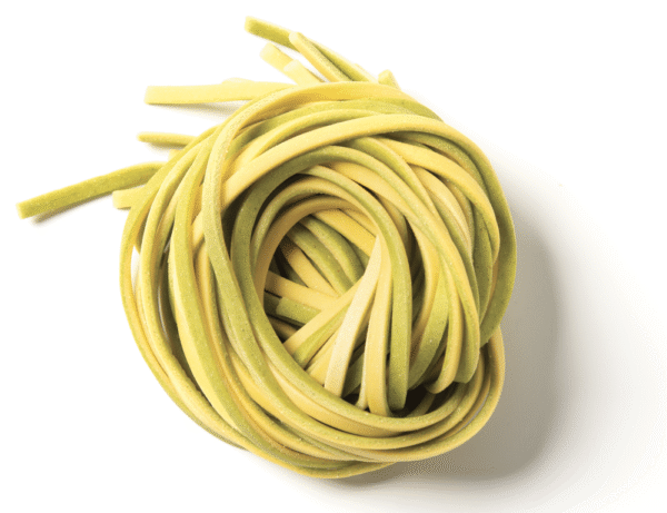 Tagliolini me vezë dhe brumë jeshil